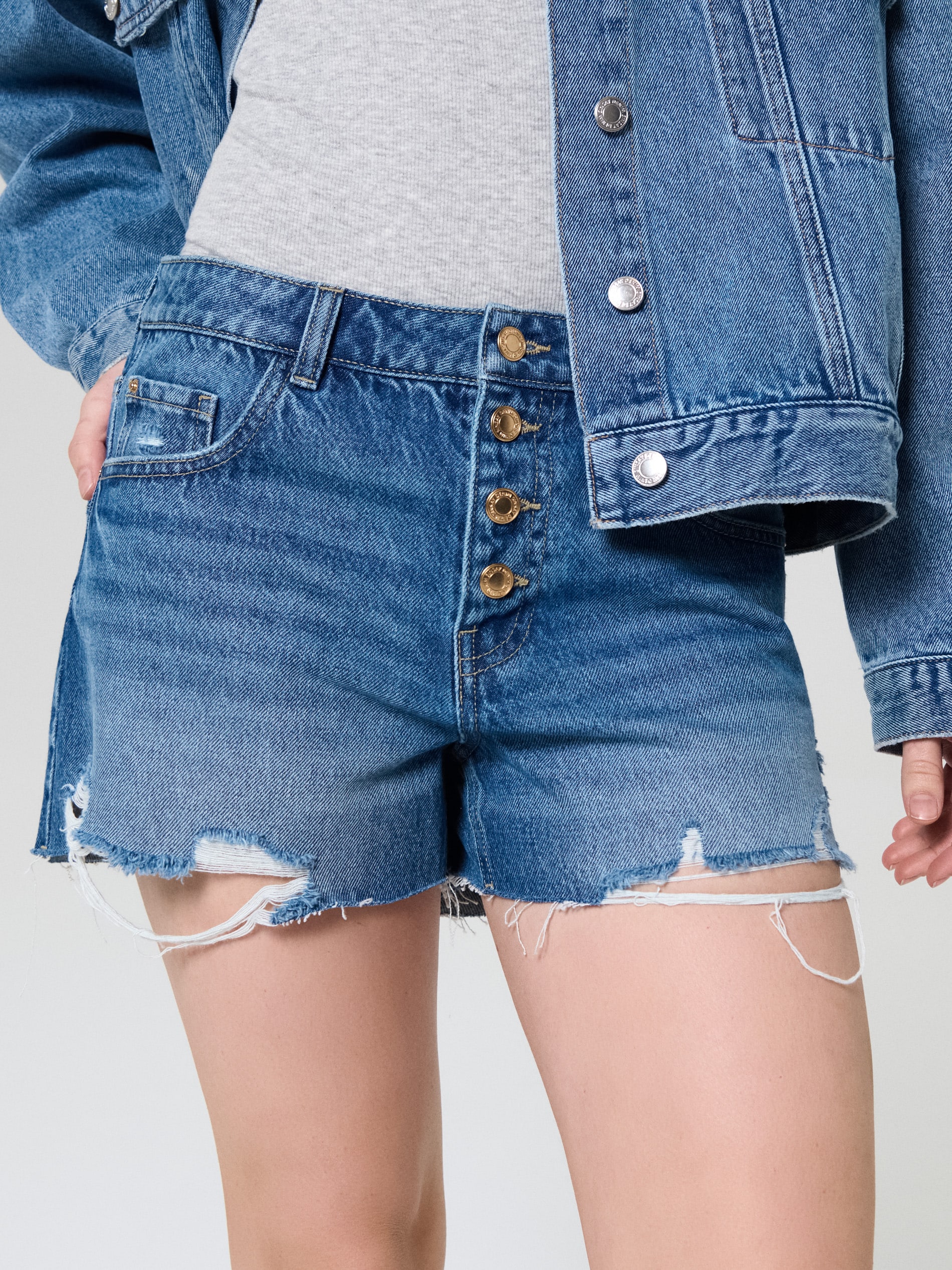 Szorty jeansowe mid waist z przetarciami