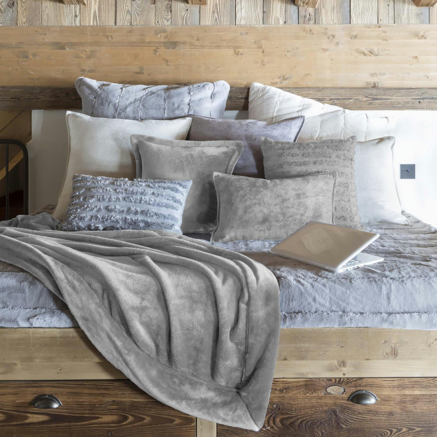 TENDER - Plaid  en polyester perle 150 x 200