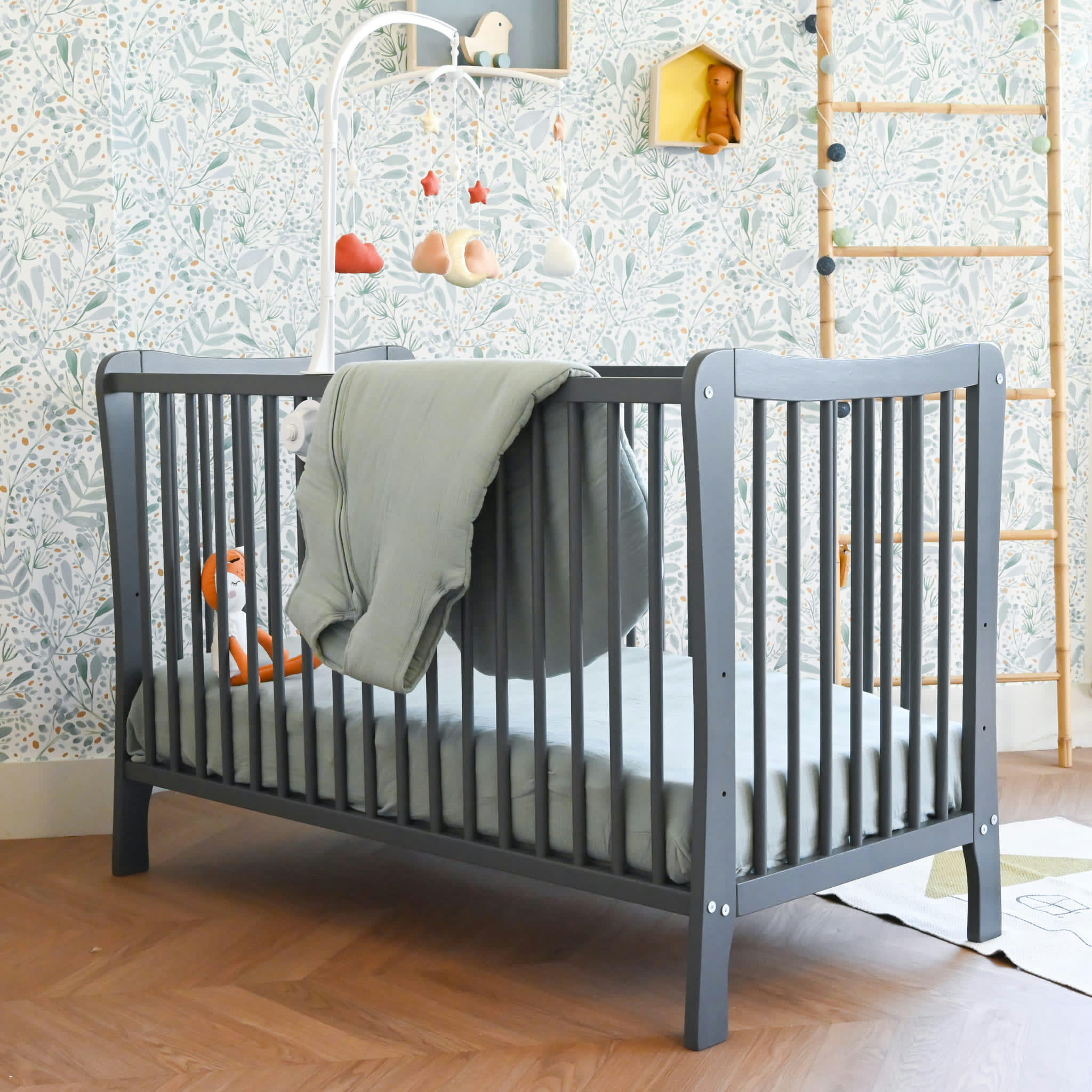 - Lit bébé en bois massif anthracite avec sommier réglable 60x120