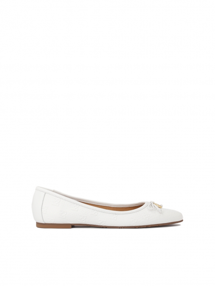 White ballerinas with a bow on the nose