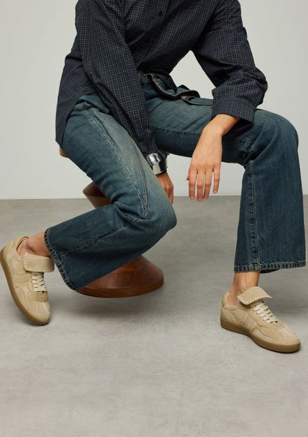 Beige suède sneakers