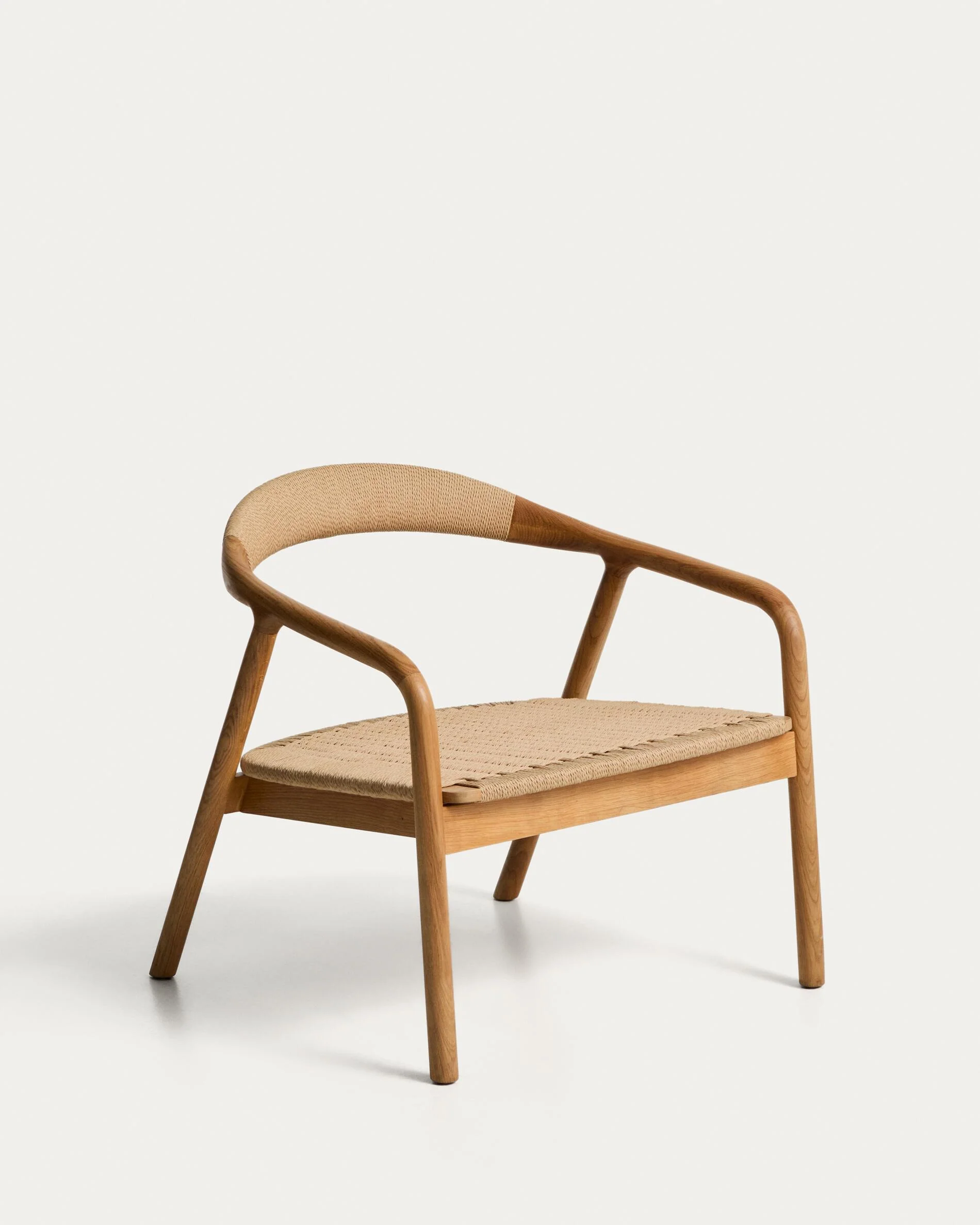 Derile armchair in solid oak wood with natural-tone finish and beige paper rope cord FSC 100%