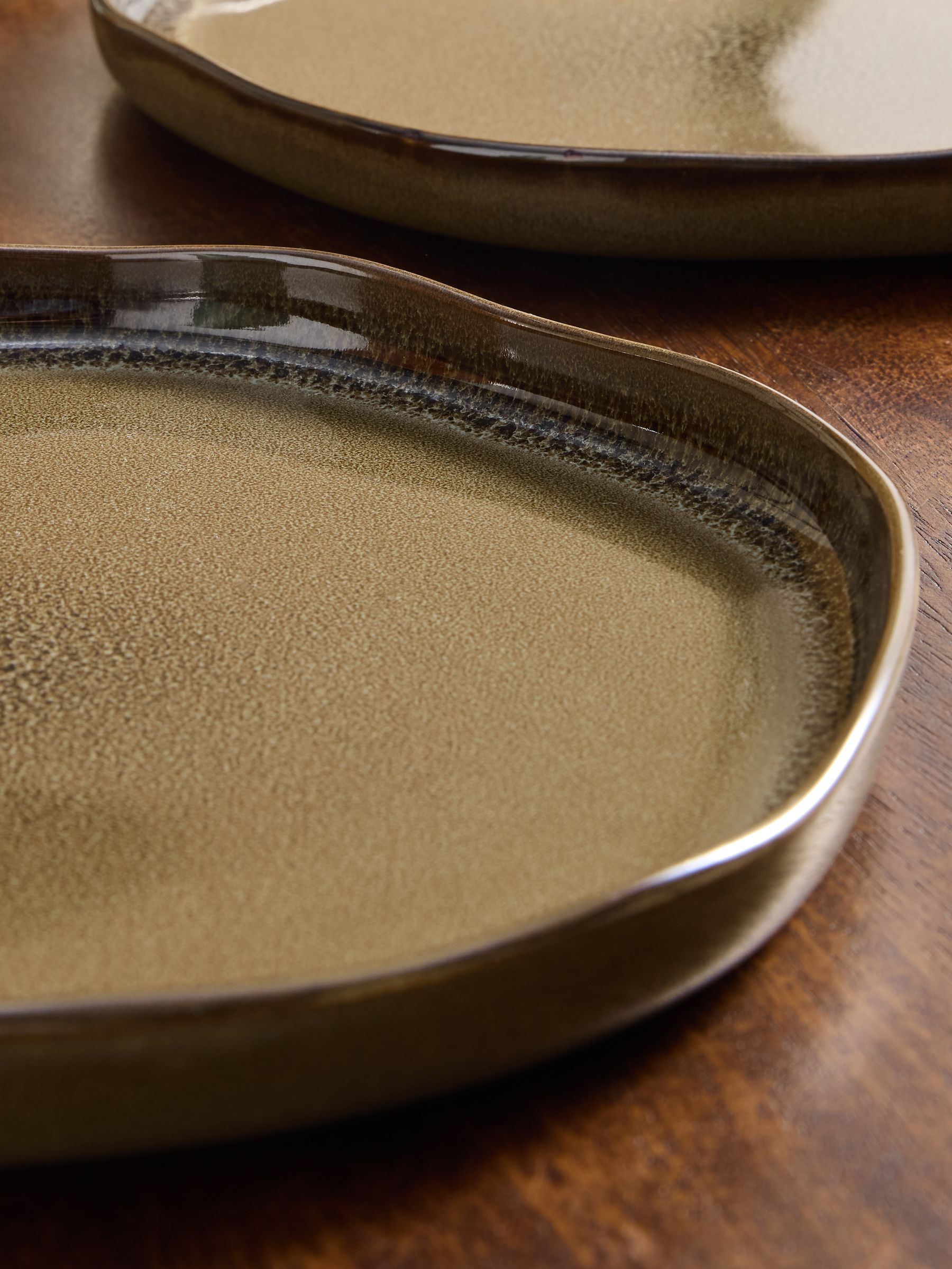 Set of 4 Vinnie Dinner Plates in Brown