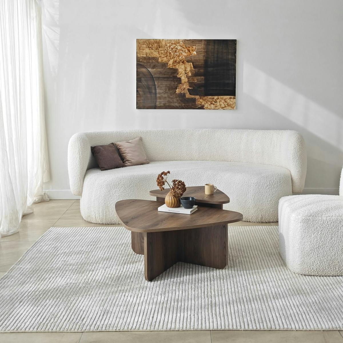 Table basse effet noyer, triangle organique (x2) MARFA