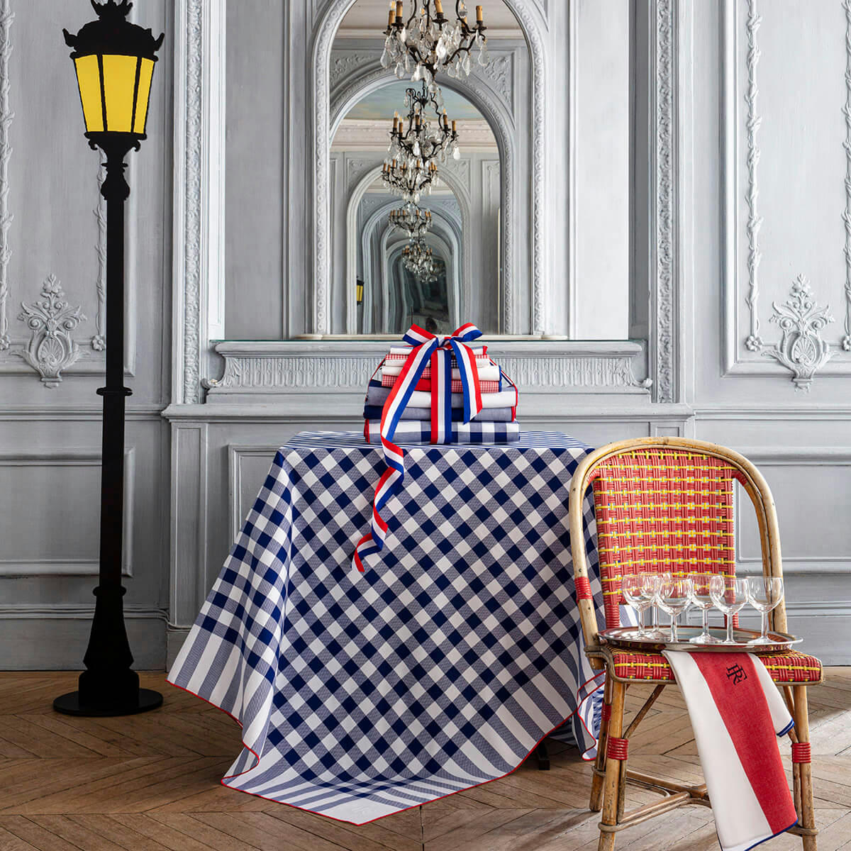 ELYSÉE - Nappe en coton tricolore 150 x 150