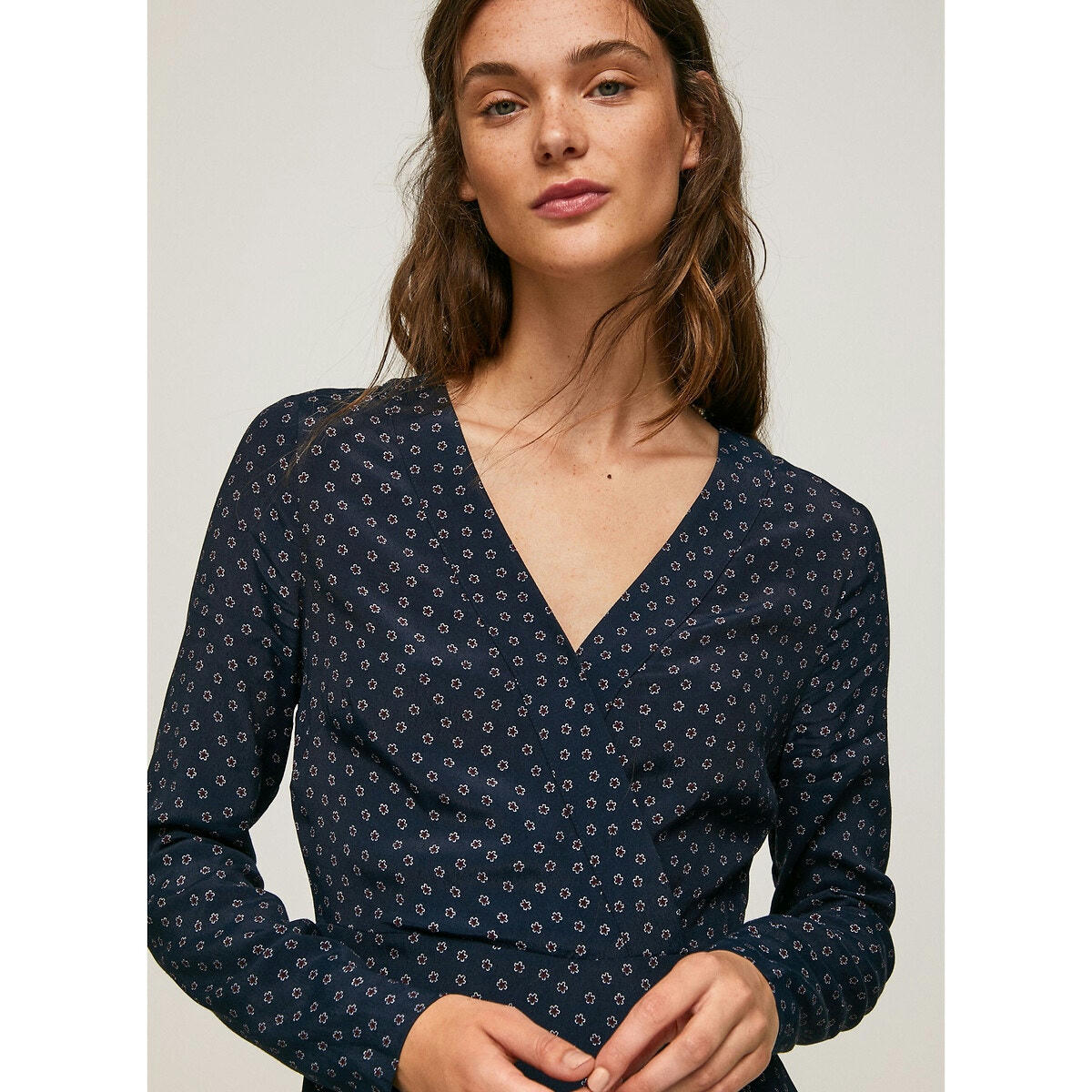 Robe courte imrpimée, col V