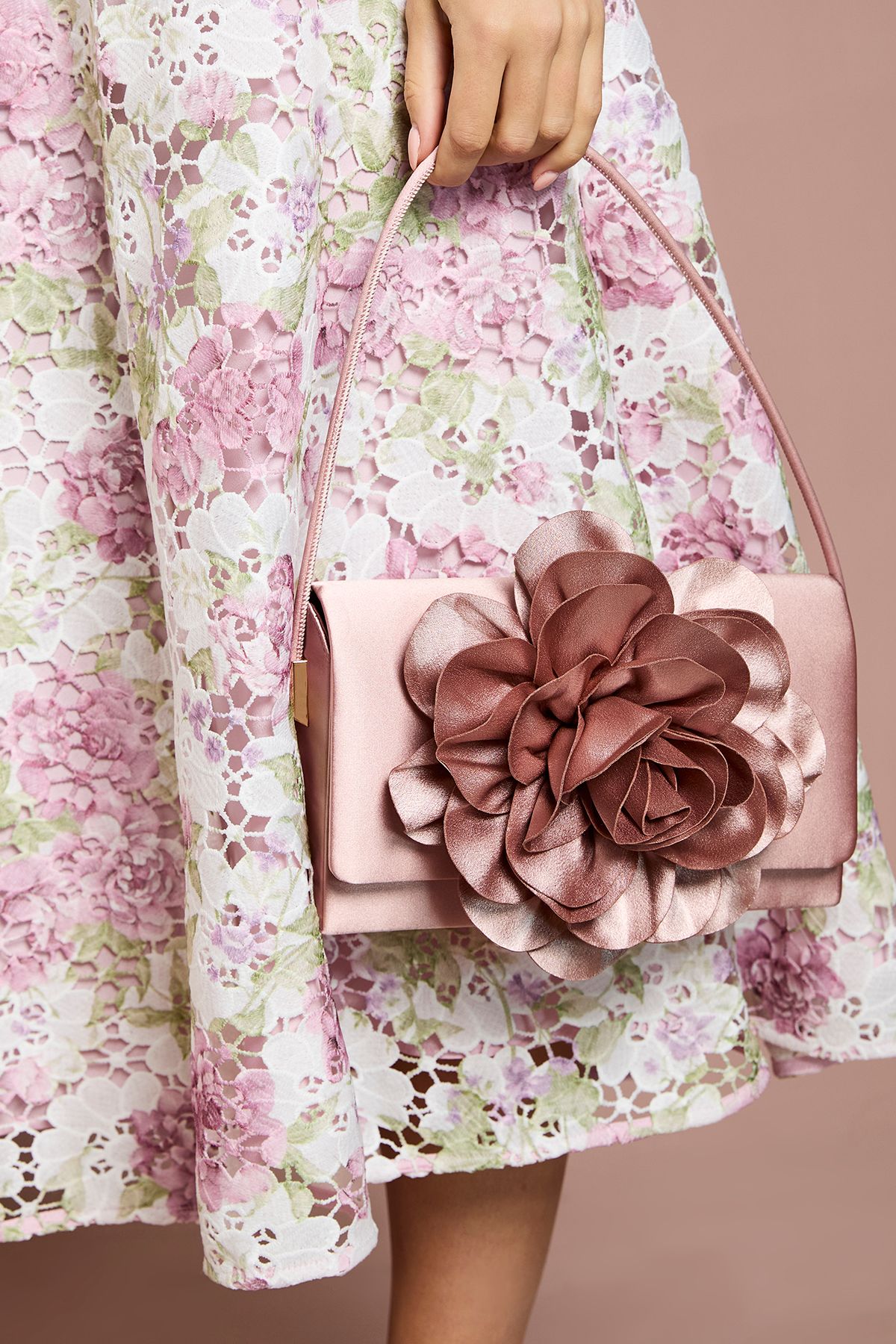 Coast Ava Flower Detail Grab Bag