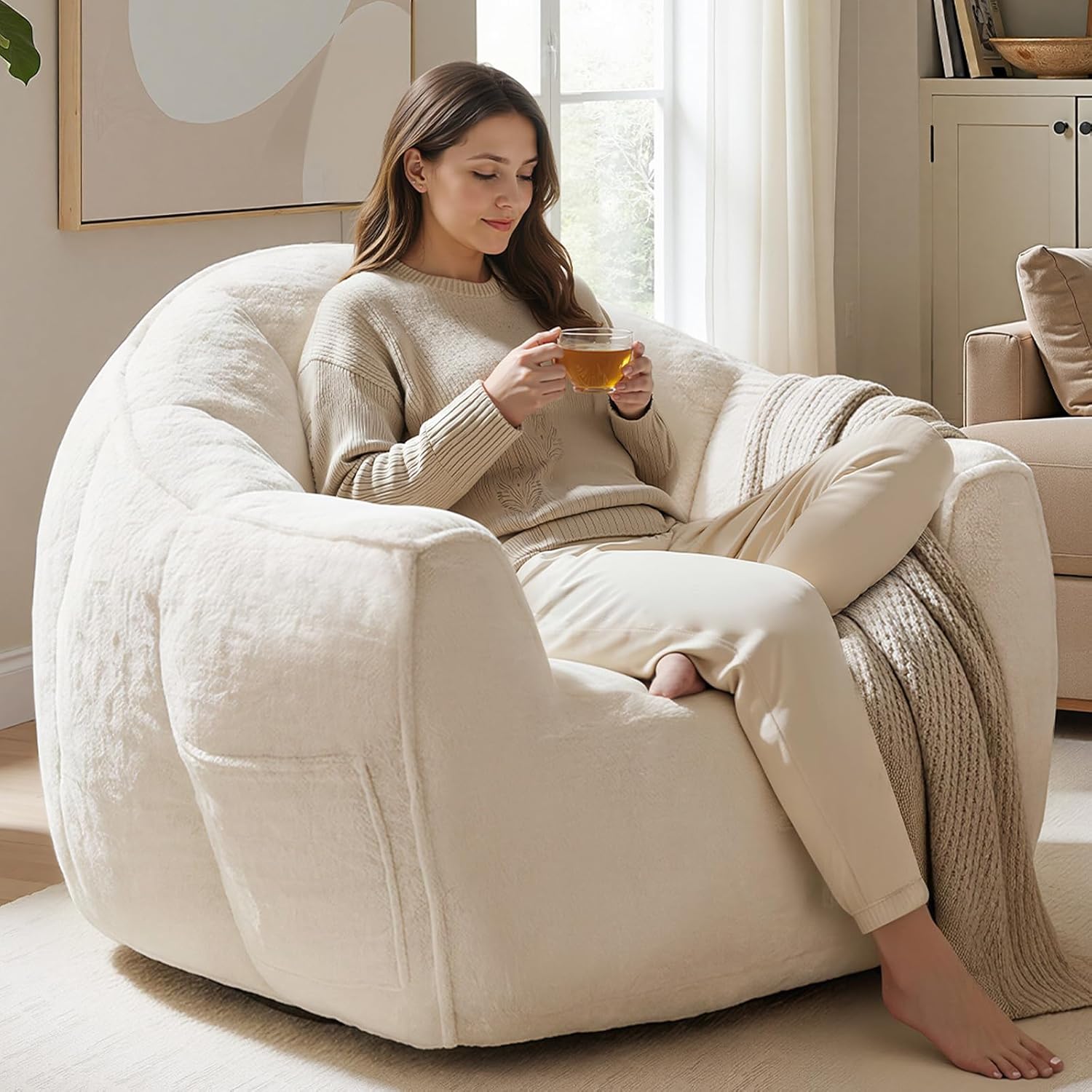 HOOBRO Bean Bag Chair, Oversized Bean Bag Sofa with Side Pockets for Adults, Comfy Faux Fur Reading Chair with Memory Foam Filling, Stuffed Large Lounge Floor Sofa for Bedroom, Corner, White WT01SO01