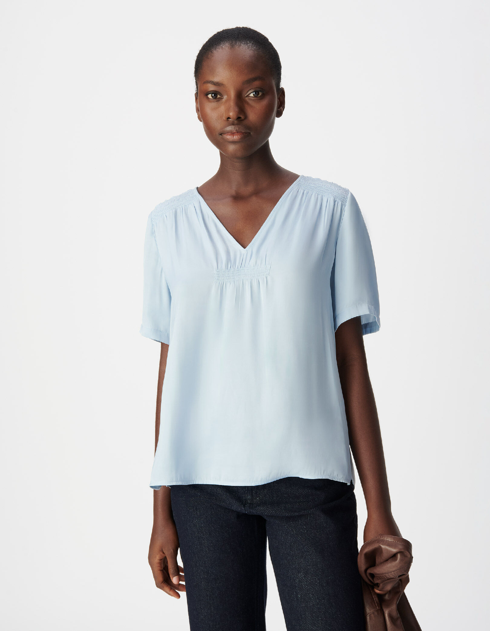 Top bleu satiné détails smocks Femme