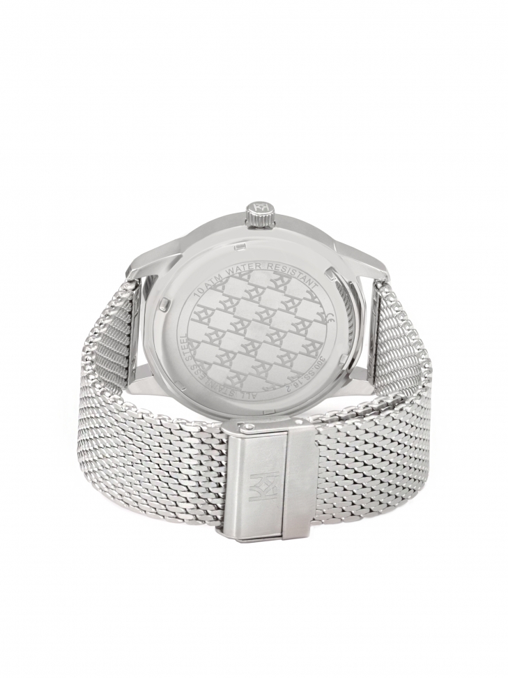 Classic men's analogue watch on a mesh bracelet