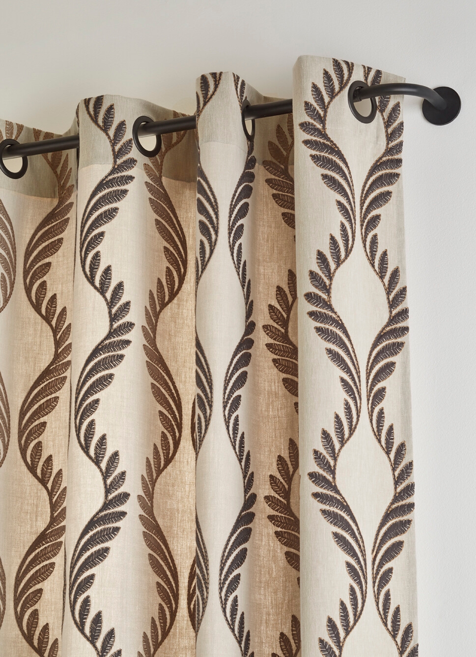 RIDEAU BRODÉ DESSIN FEUILLAGE BEIGE