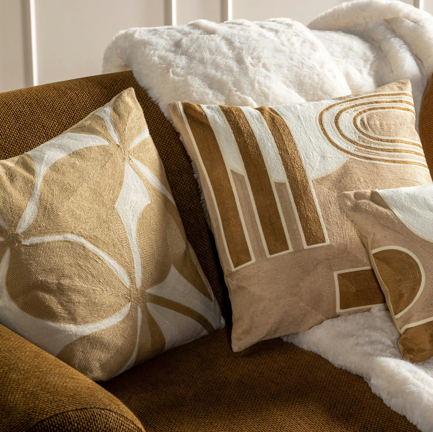 ELIN - Coussin - blanc en polyester 45x45 cm avec motif fleuri