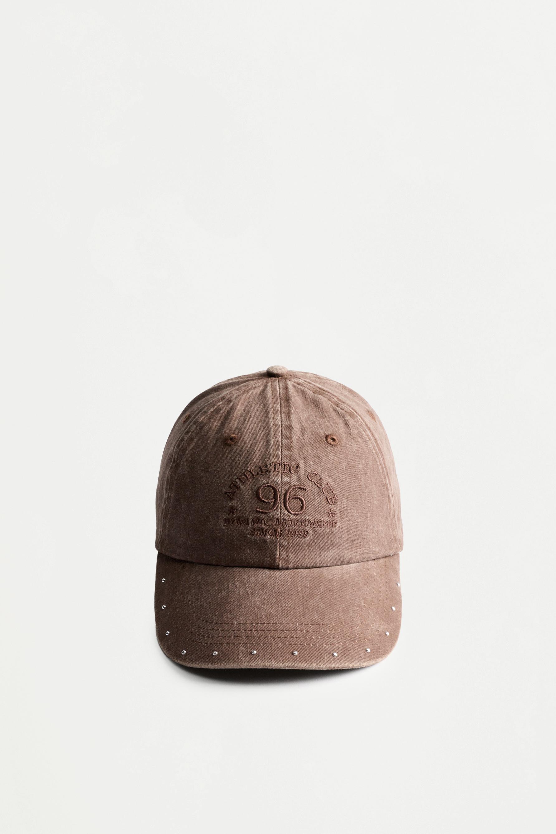 Gorra con tachas