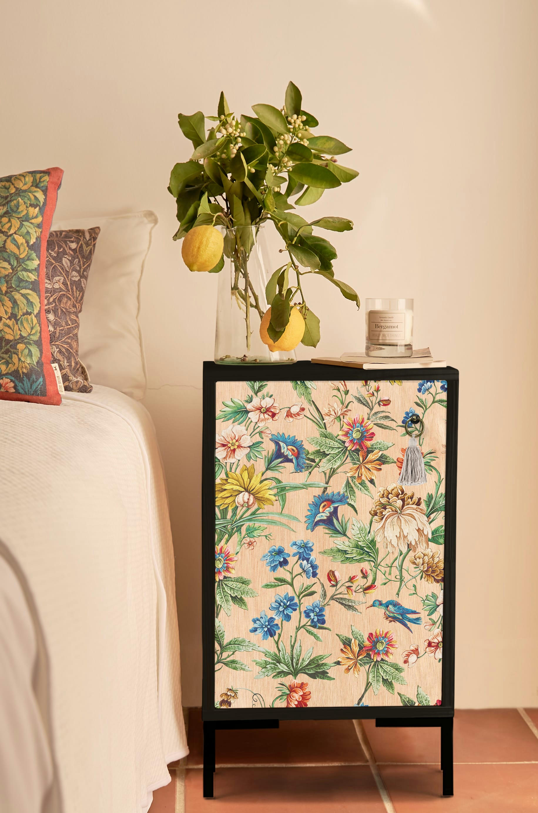 AMAZONIA - Table de chevet en MDF avec imprimé floral.