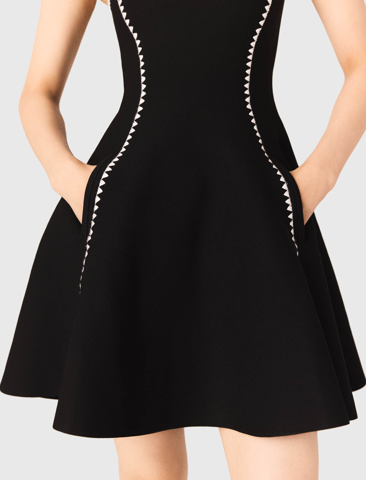 Robe courte avec surpiqûres