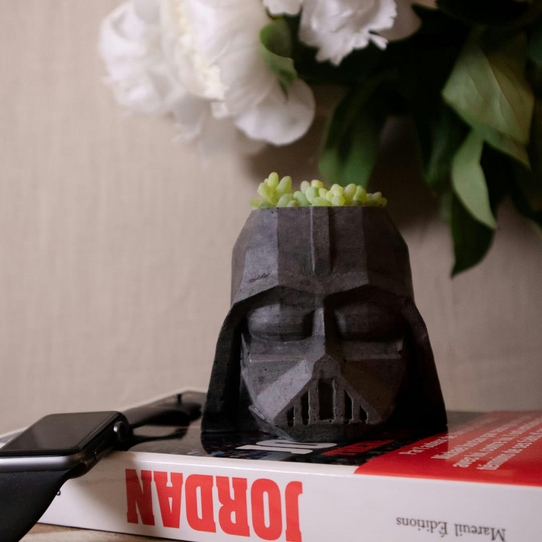 Dark Vador - Bougie dark vador en béton anthracite parfum fleur de figue