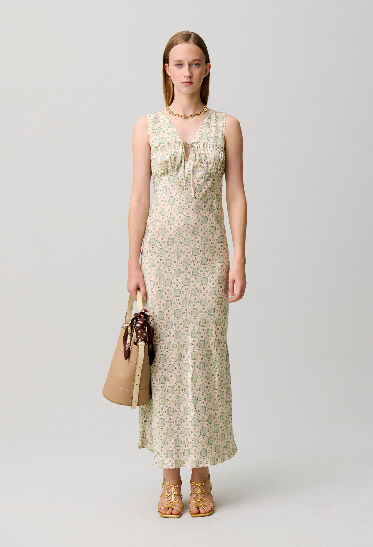 Robe satinée motif
