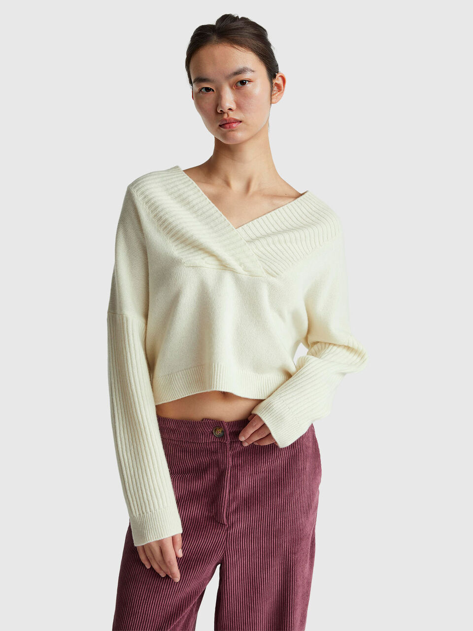 Boxy fit sweater with V-neck