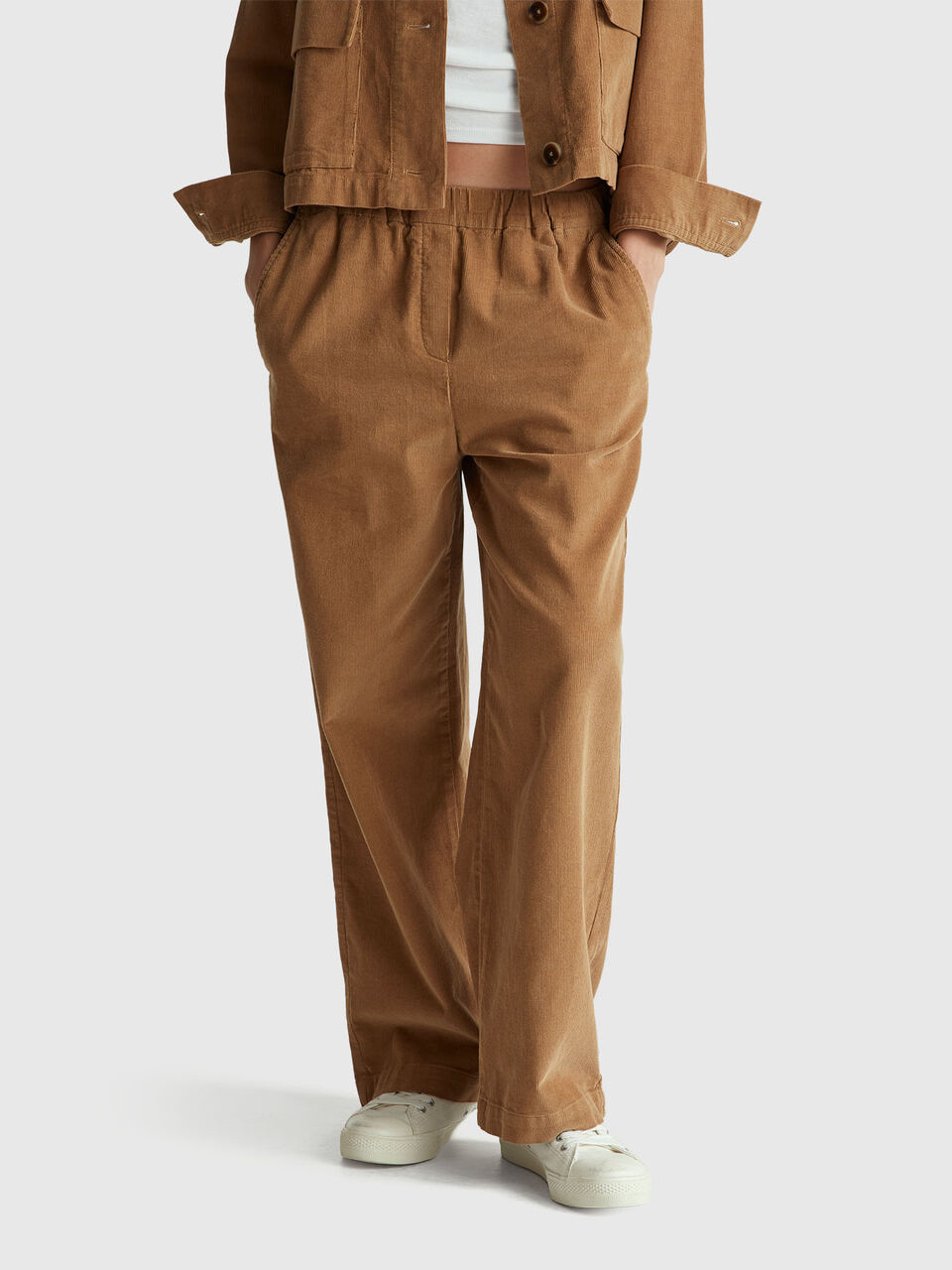 Wide velvet trousers