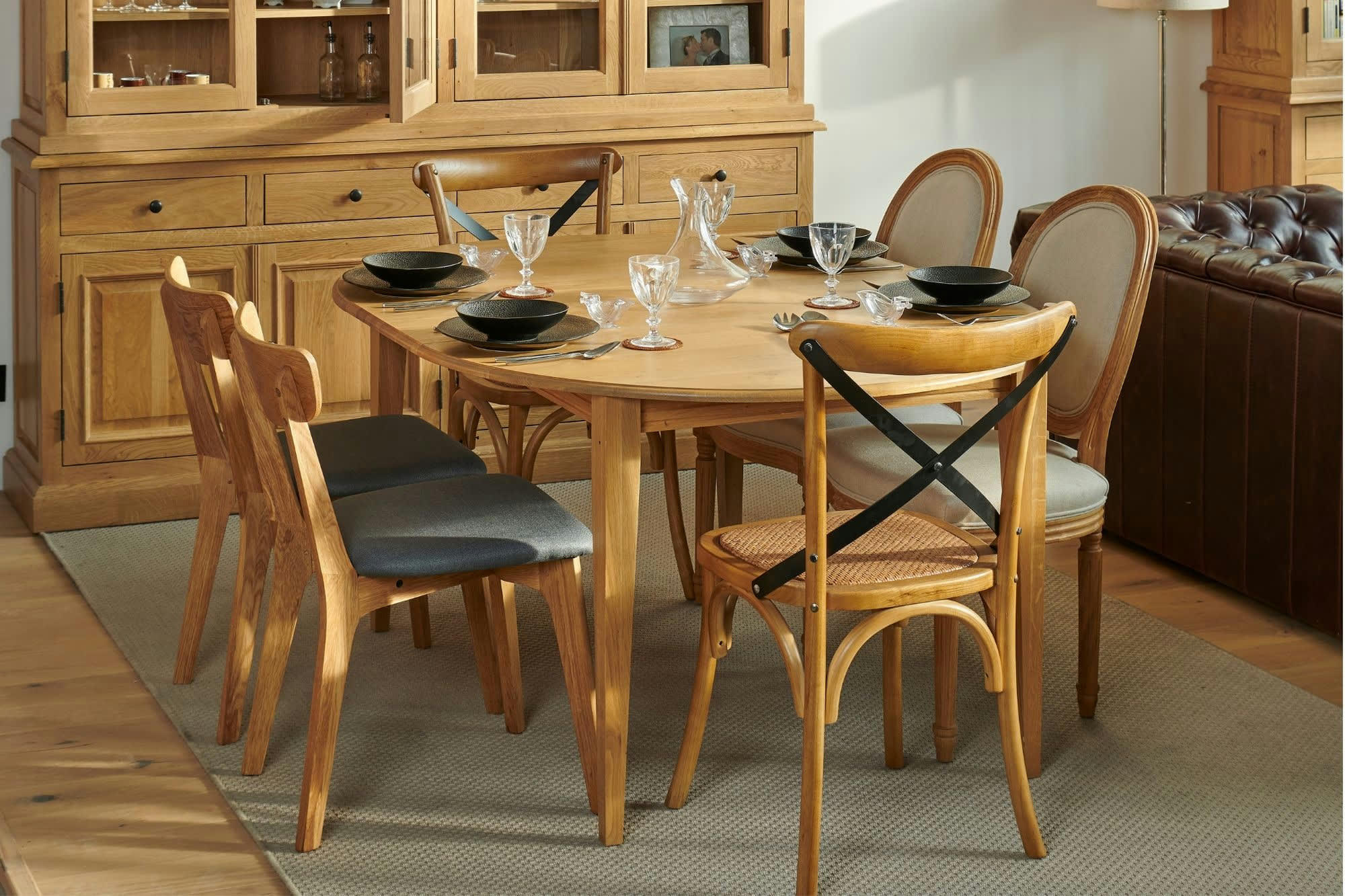 VICTORIA - Table ronde 6 pieds fuseau 115 cm + 3 rallonges bois