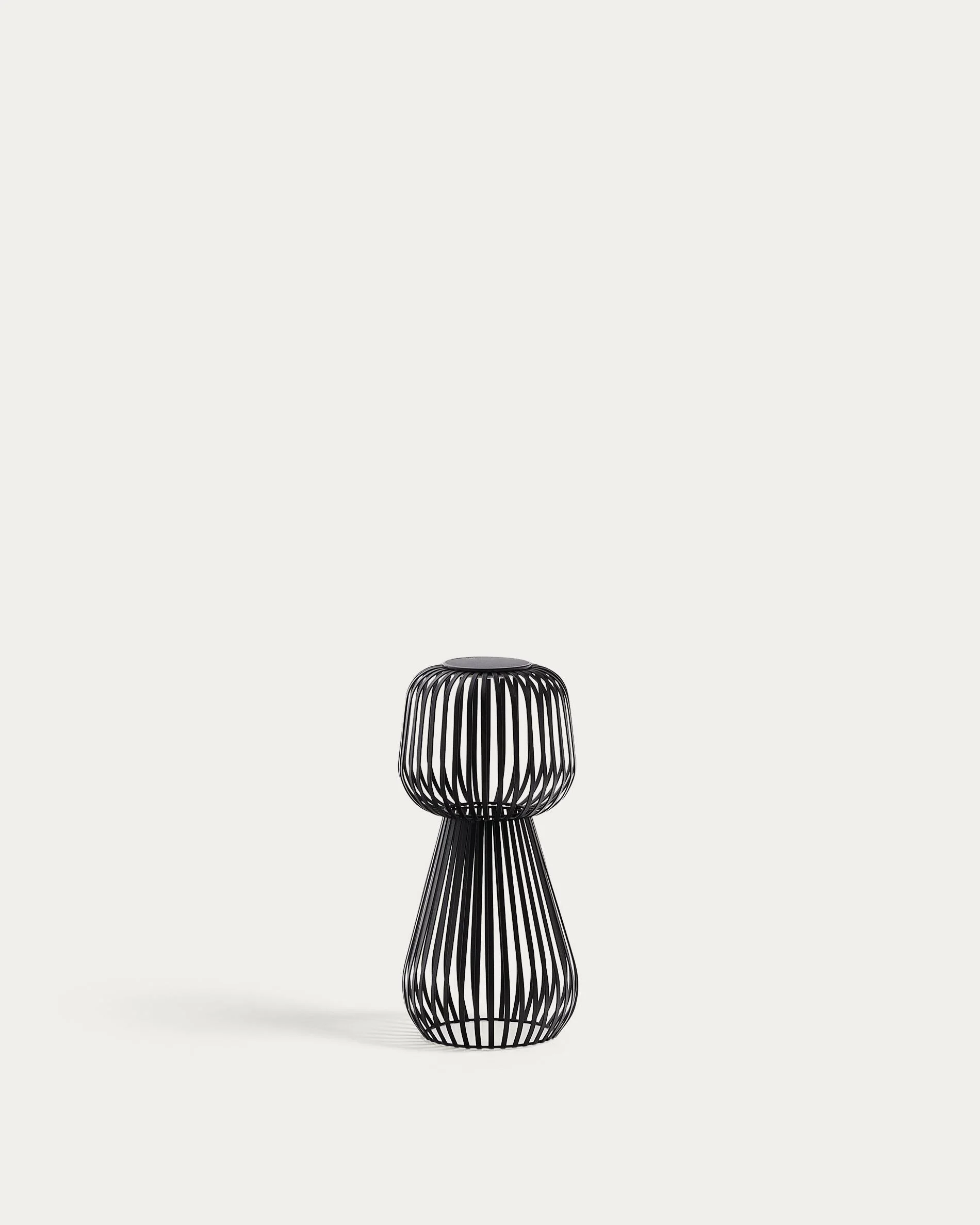 Reiba black metal solar table lamp