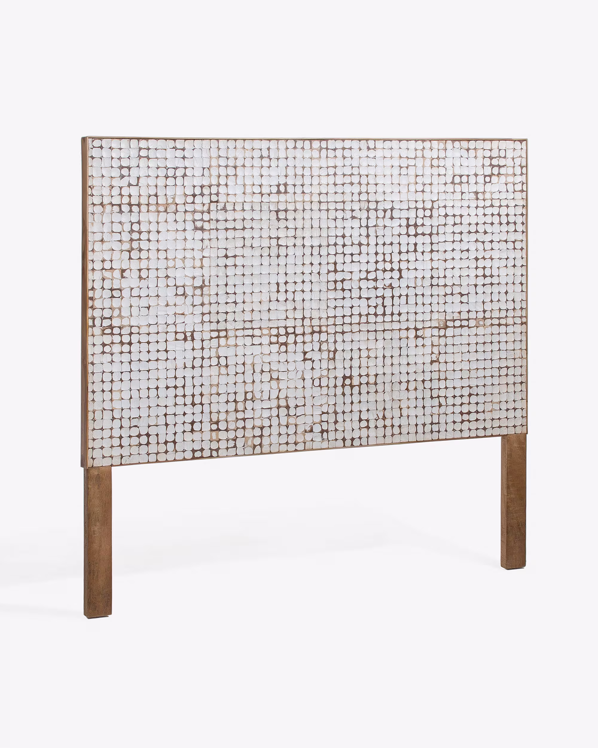 Cabecero Kron con patas de madera maciza de mango y cáscaras de coco para cama de 160 cm