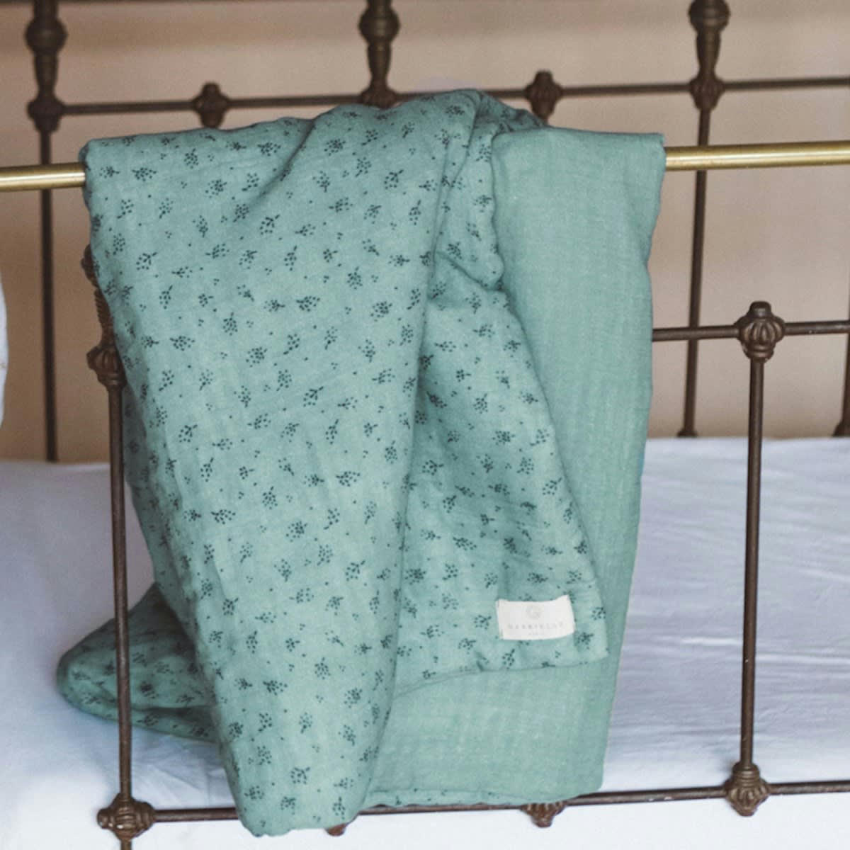 GREEN & KIDS - Couverture ouatinée en gaze de coton bio à motifs vert