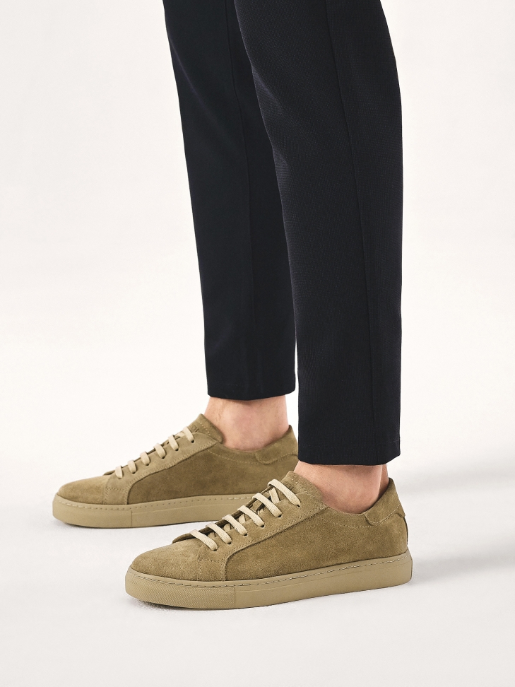 Beige casual men's sneakers