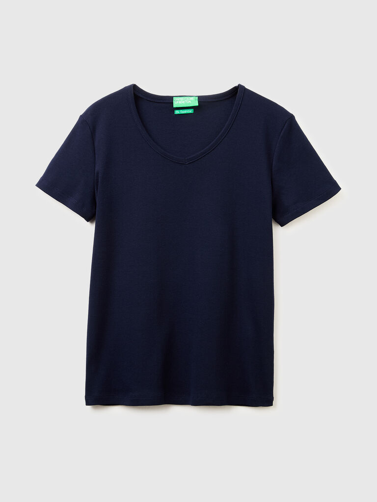 Slim fit t-shirt with V-neck