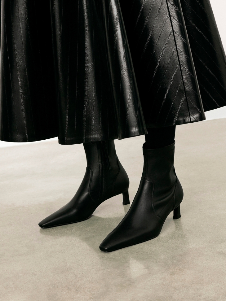 Black boots with extended nose