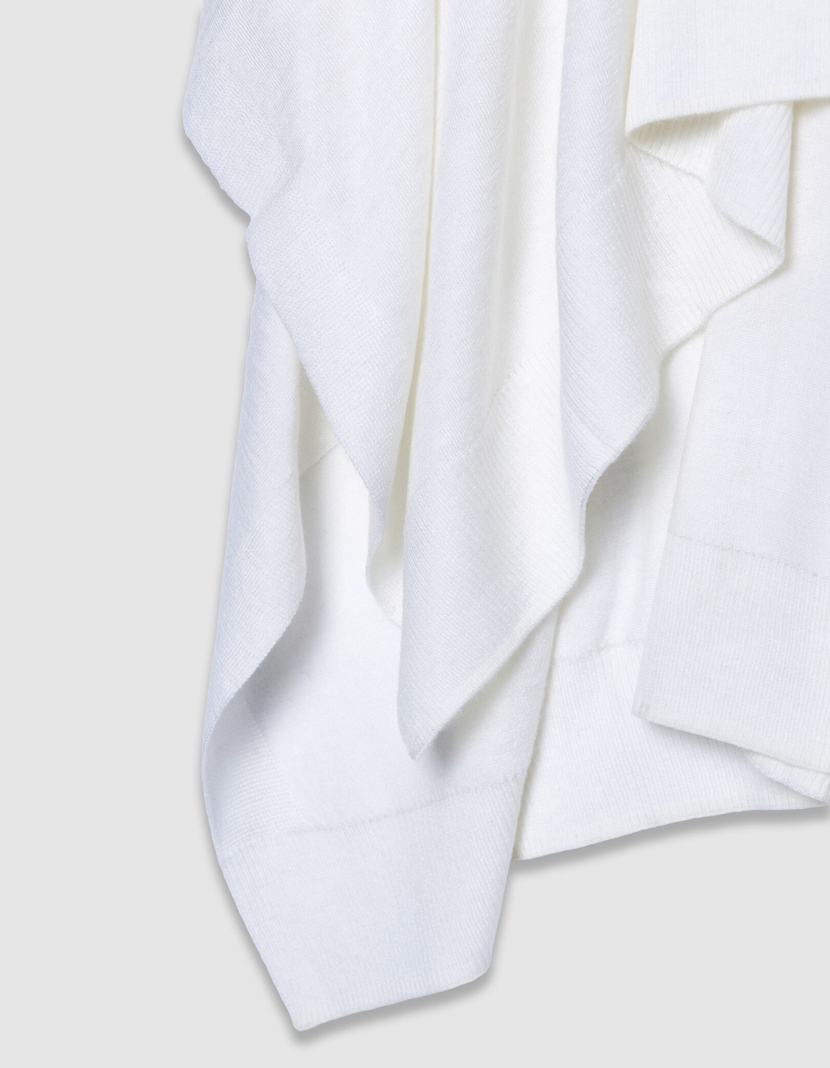 Cape courte beige tricot fin boutonnée Femme