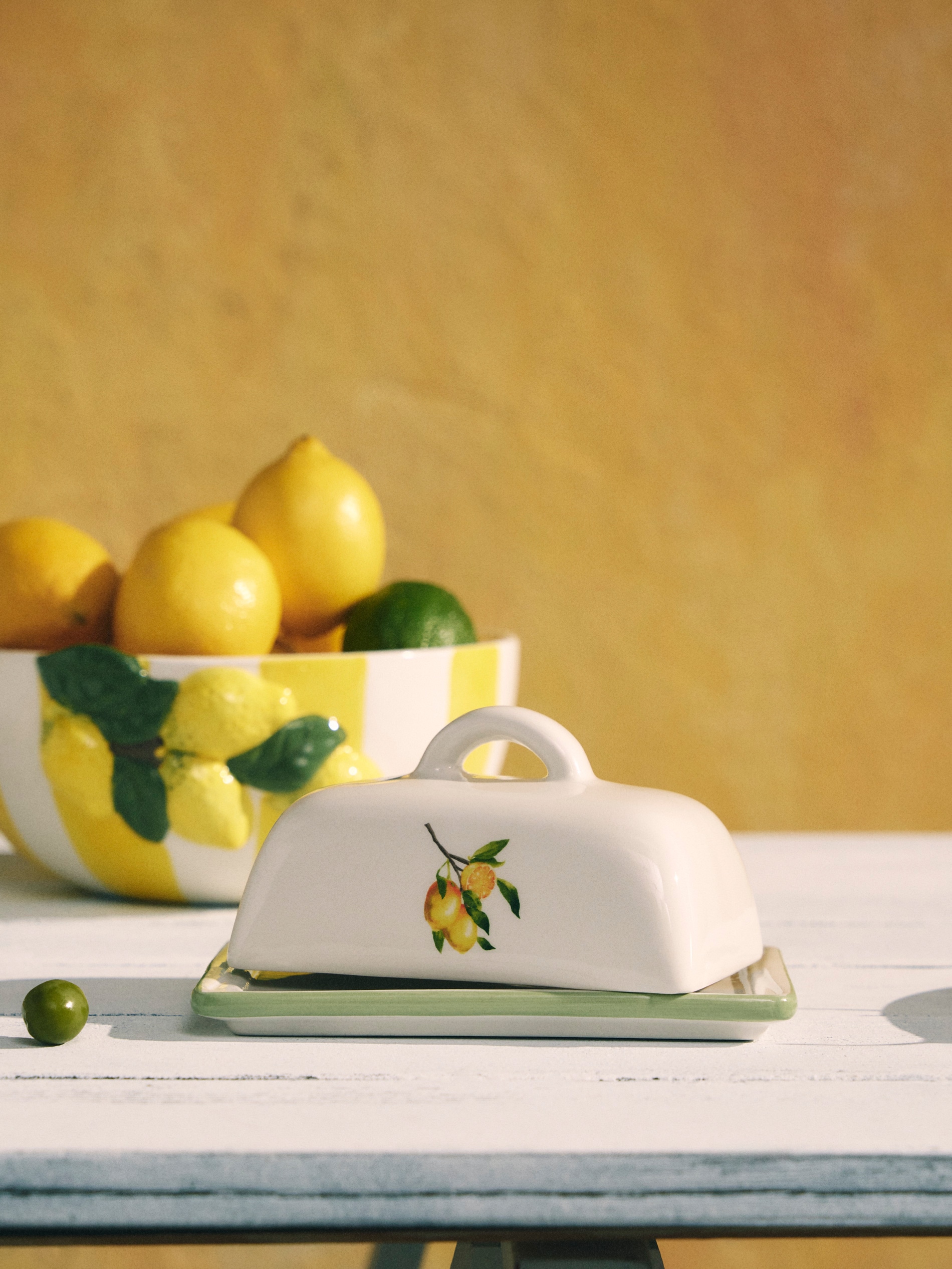 Ceramiczna maselniczka z motywem cytryny