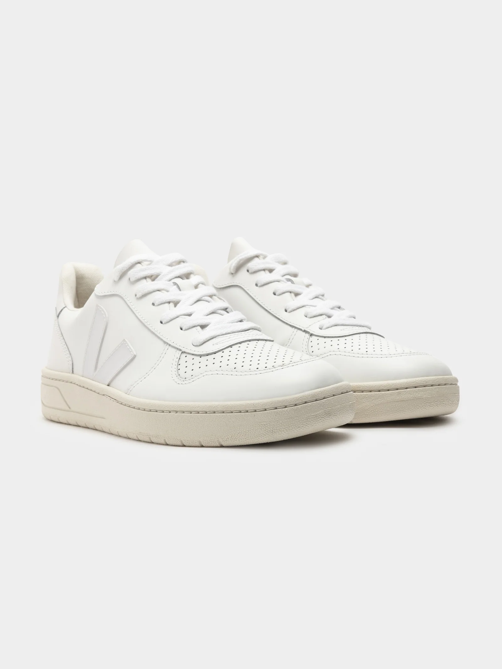 Unisex V-10 Leather Sneaker
