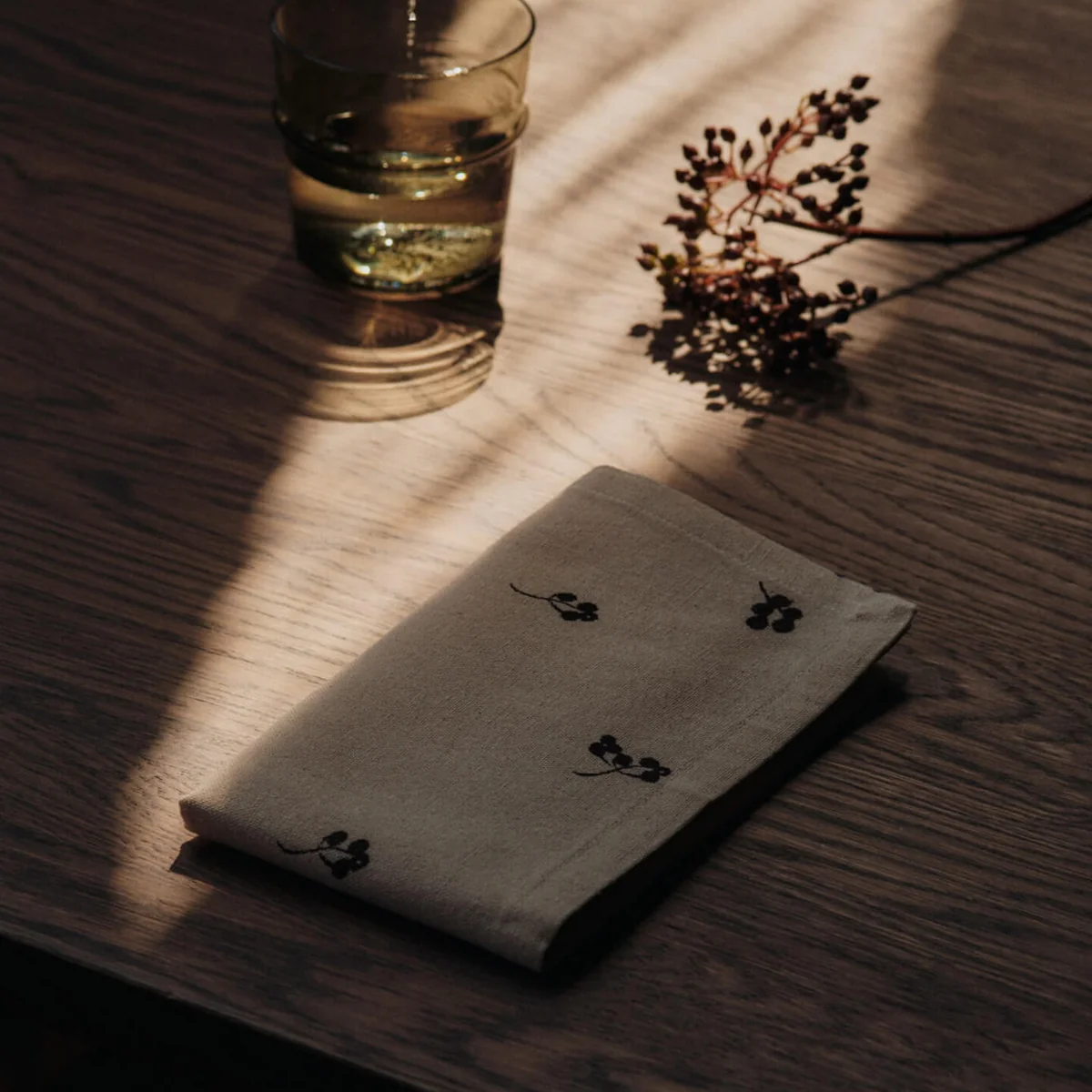 Ferm Living - Baies Serviette, natur / dark chocolate (4er-Set)