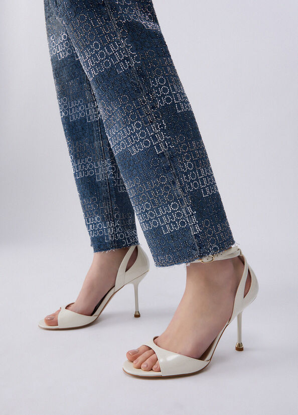 Sandali in vernice con tacco