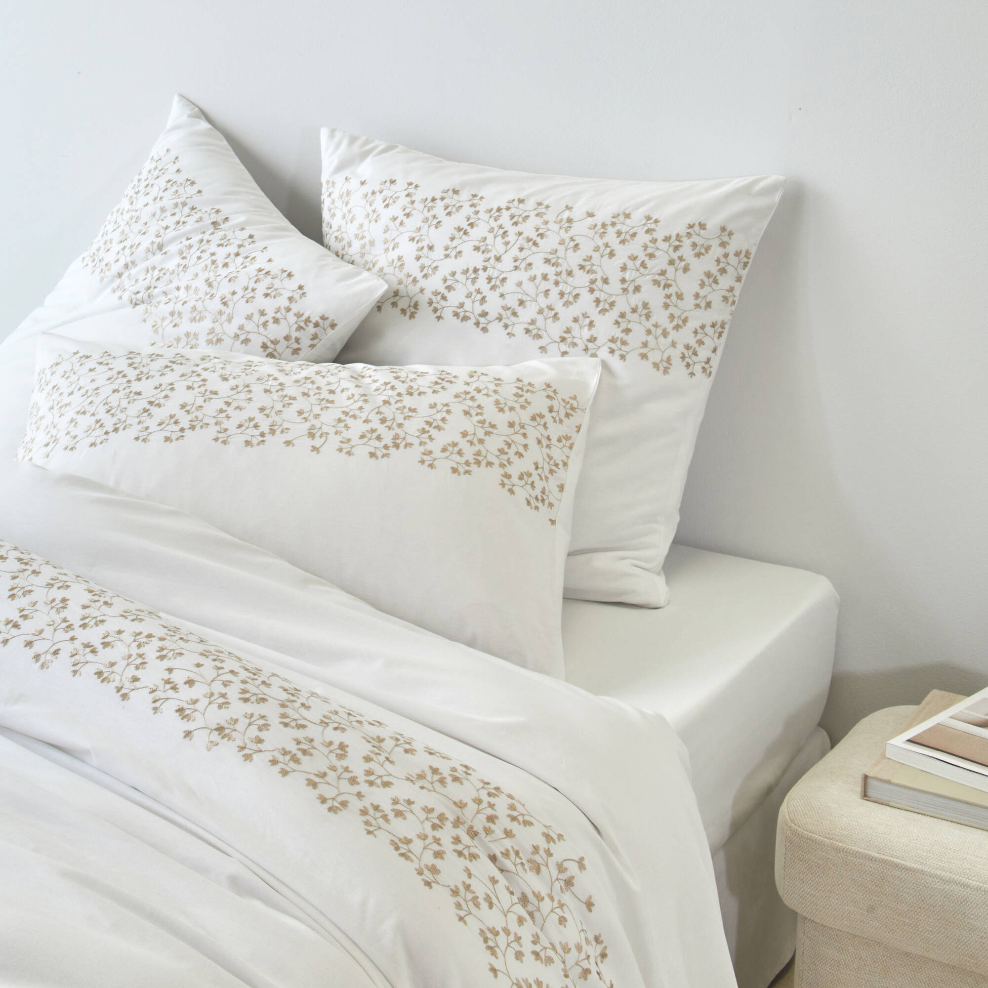 Linge de lit blanc brodé feuillage Colombine&reg;