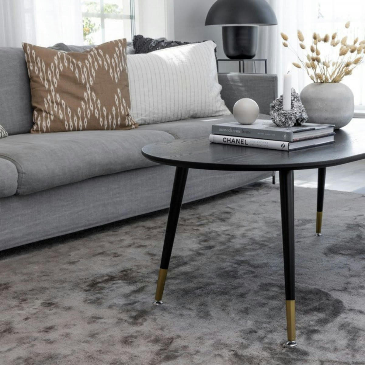 DALA - Table basse ovale en bois noir pieds dorés