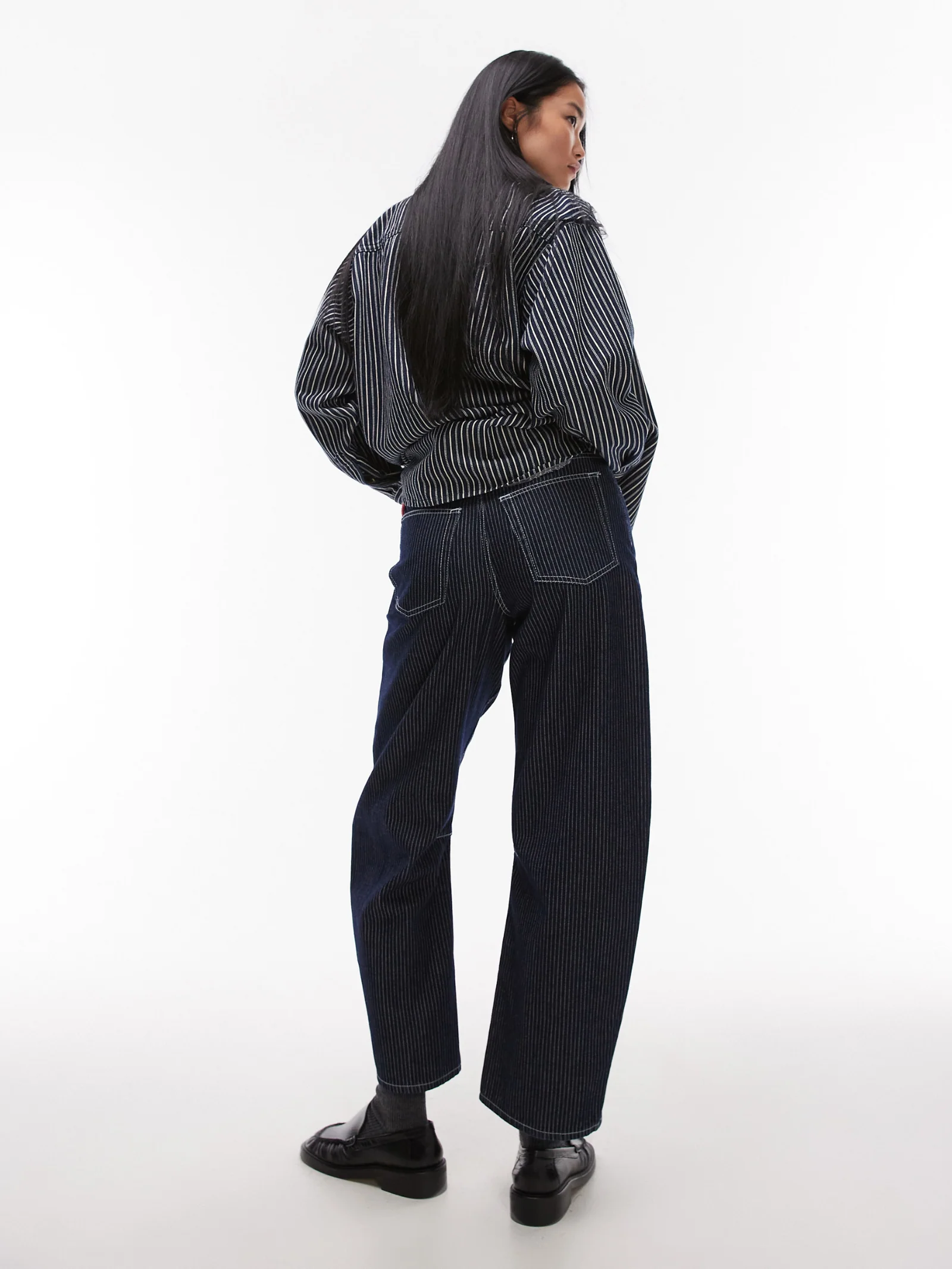 Mid Rise Barrel Jeans