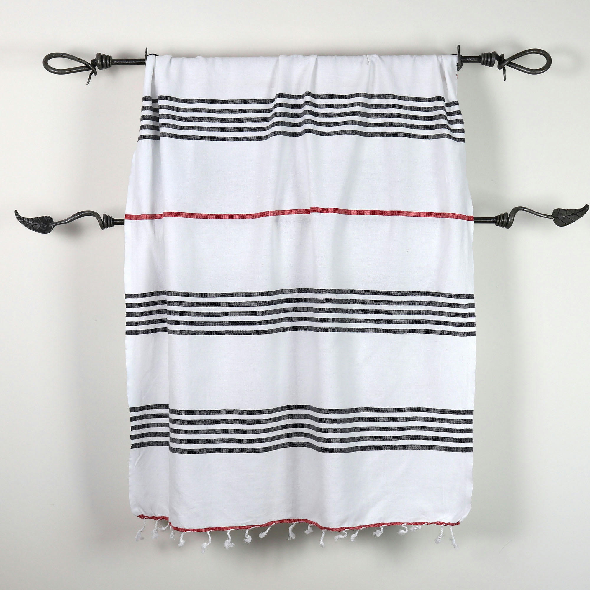 - Fouta 100% coton avec franges marine et rouge 100x170cm