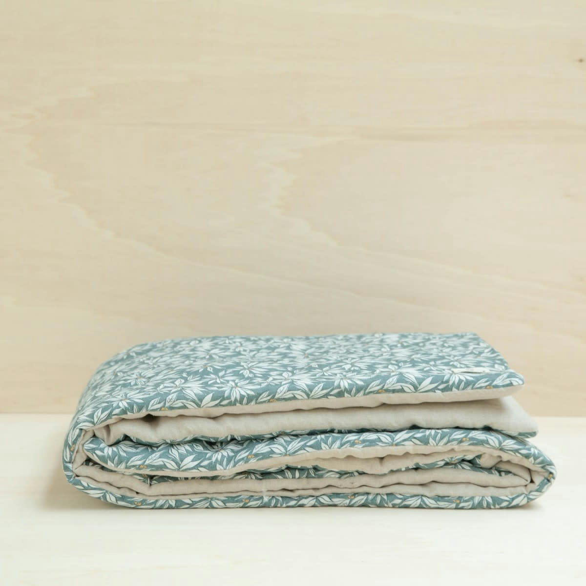 LA CABANE - Edredon en lin lavé imprimé feuille bleue 90x190