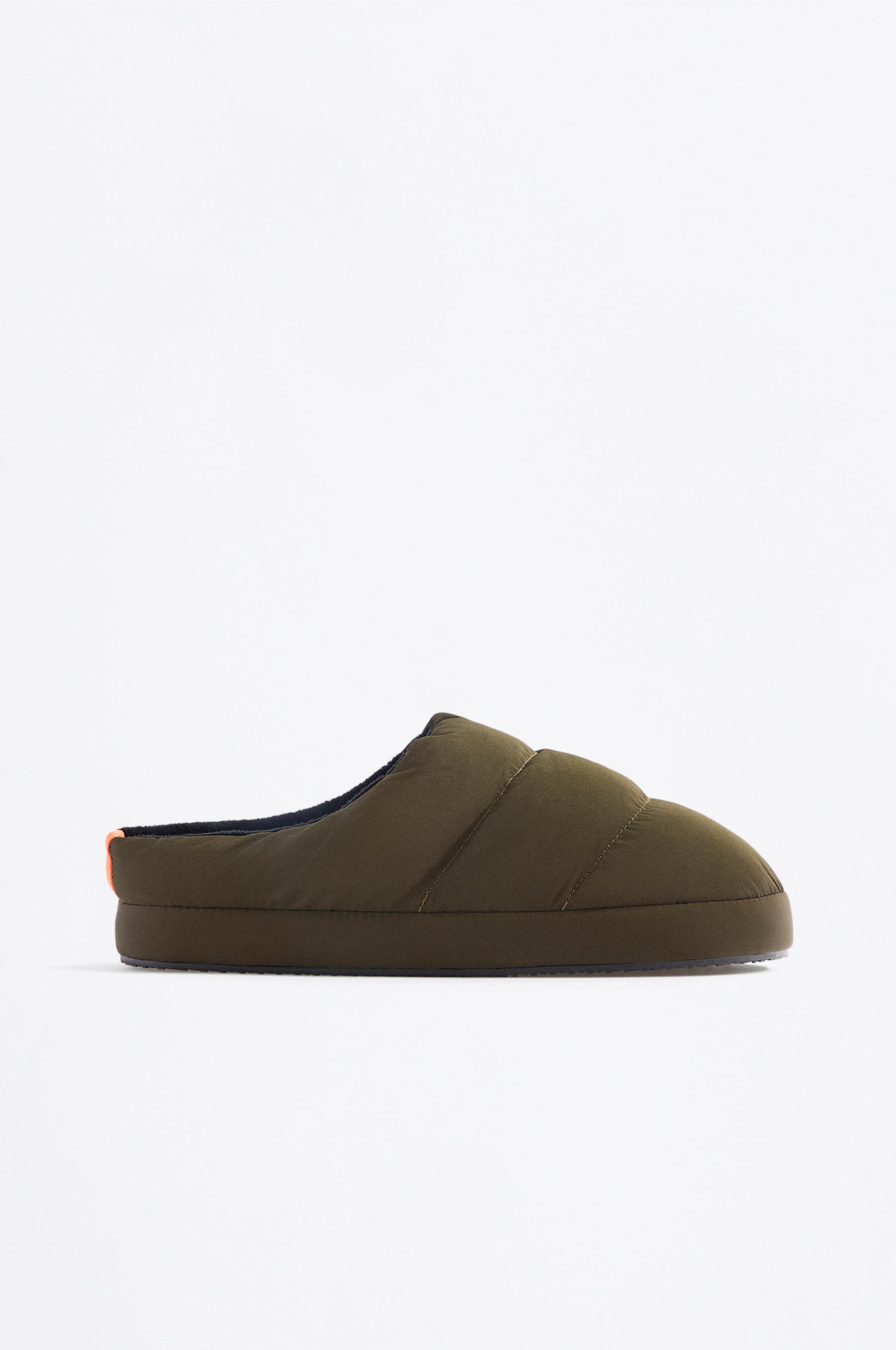 Zapatilla de casa acolchada
