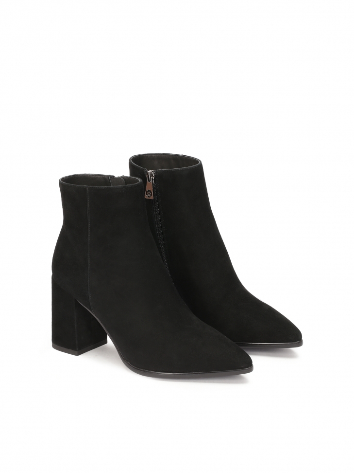 Black suede pointed-toe boots