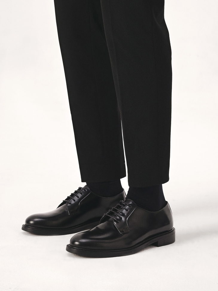 Business black leather shoes