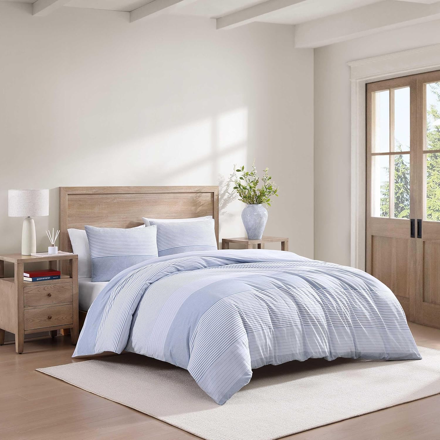 Tommy Hilfiger - King Comforter Set, Super Soft Bedding with Matching Sham, Breathable Bed Essentials (Modern Stripe White, King)