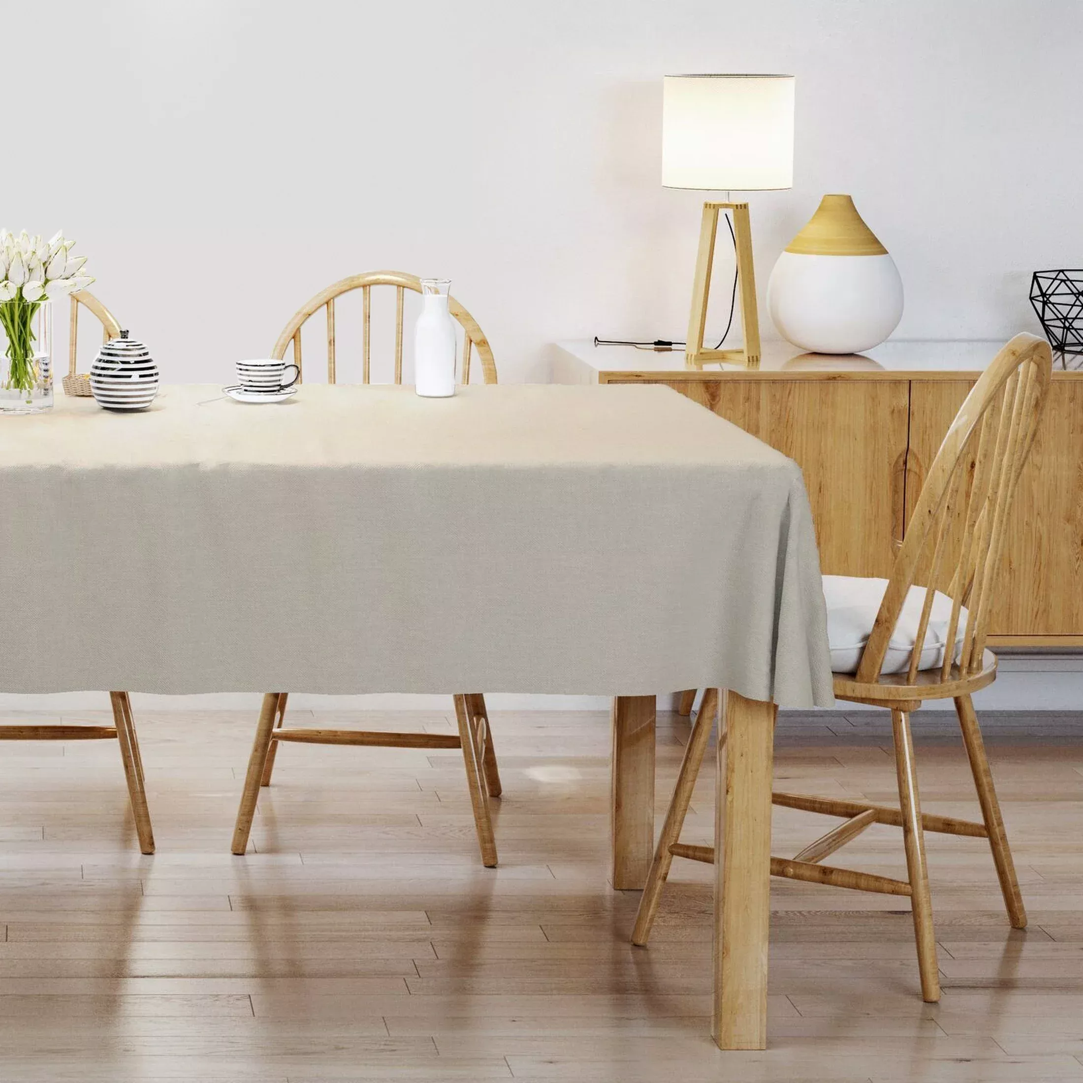 Obrus na wymiar kremowy z gładkiej tkaniny typu dimout
