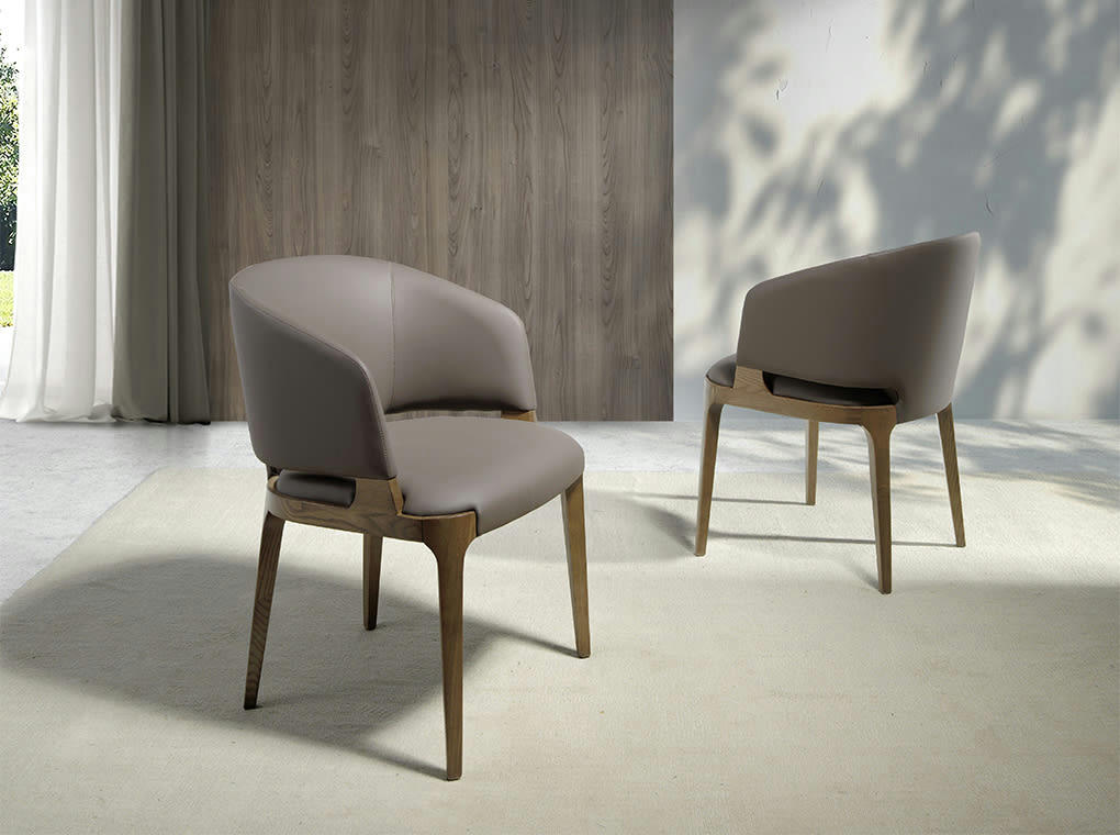 - Chaise croûte de cuir vison et effet bois noyer