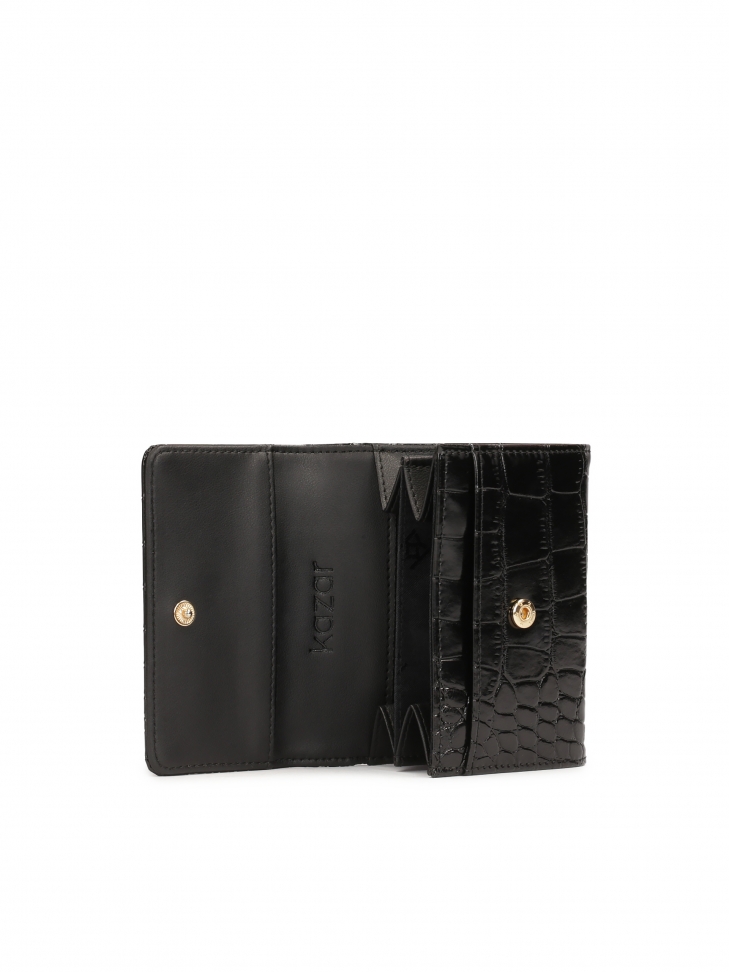 Compact wallet in embossed leather