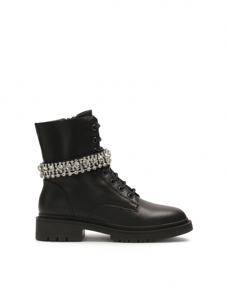 Leather boots with detachable decorated strap