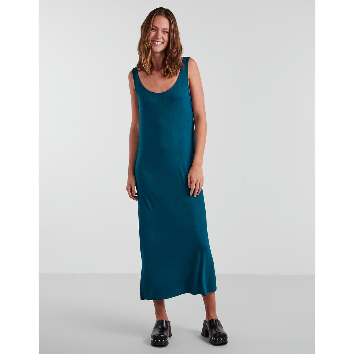 Robe longue à fines bretelles, coupe moulante