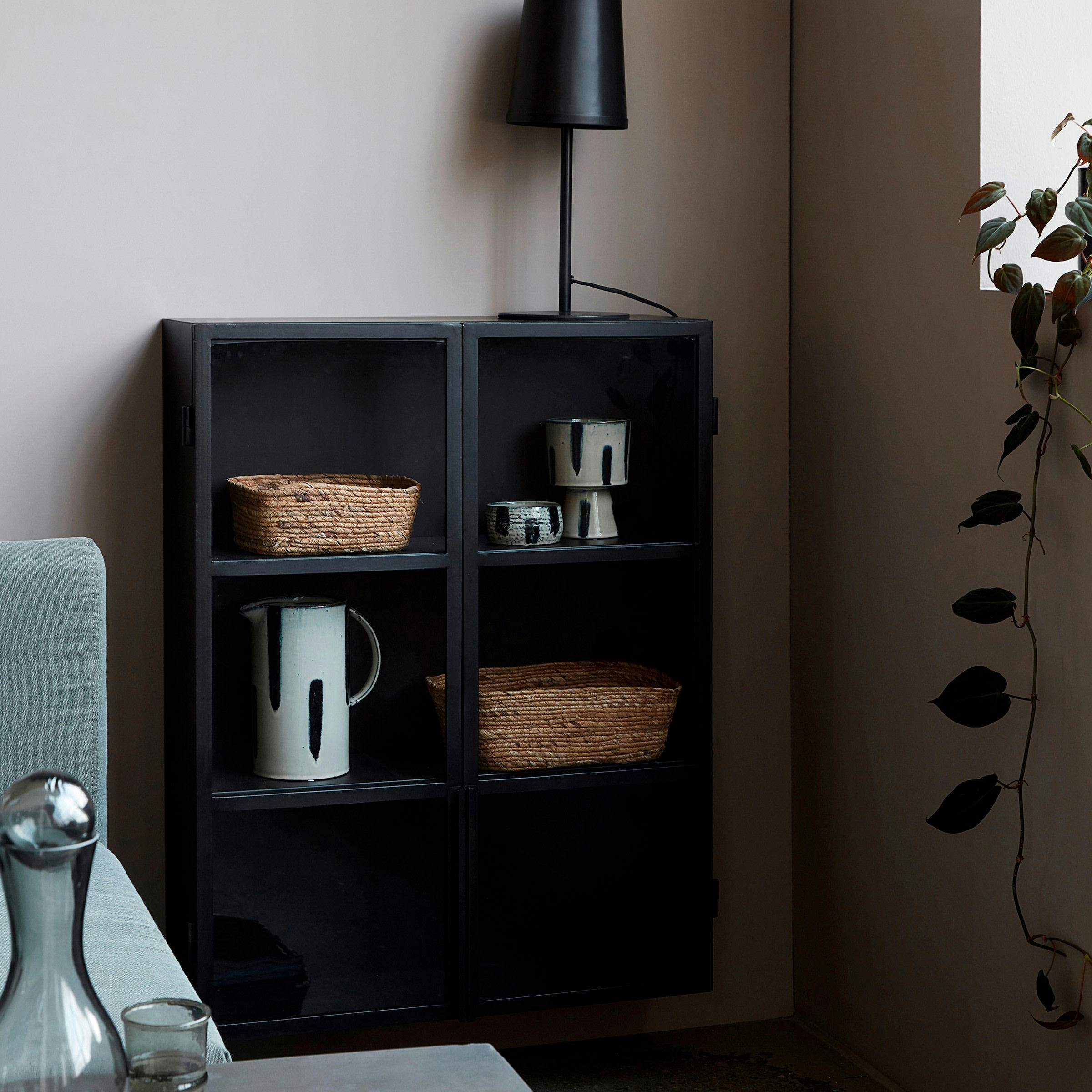 HANGING - Vitrine en métal noir